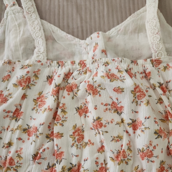 Small American Eagle floral Crop Top - Picture 13 of 13